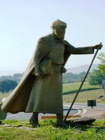 La municipalité n'a pas su refuser ce pèlerin dont le chapeau a été volé ce qui le rend encore plus ridicule La municipalité n'a pas su refuser ce pèlerin dont le chapeau a été volé ce qui le rend encore plus ridicule