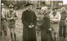 A Rome, Mgr Pignedoli, abbé Batlle et le futur architecte Jordi Bonet (cl. jaime) A Rome, Mgr Pignedoli, abbé Batlle et le futur architecte Jordi Bonet (cl. jaime)