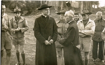 A Rome, Mgr Pignedoli, abbé Batlle et le futur architecte Jordi Bonet (cl. jaime)