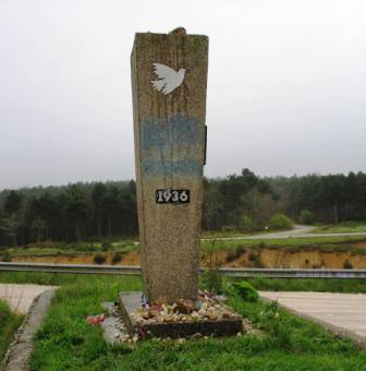 La stèle du col de la Pedraja (cl. Christiane53_12/05/2010)