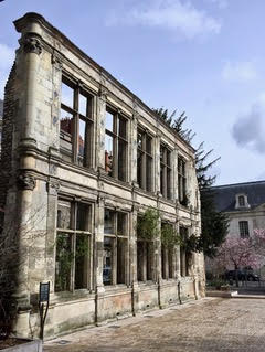 Vestiges de la façade de l'hôtel de Jacques de Beaune à Tours