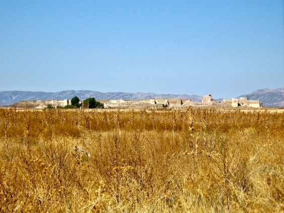 Une forteresse musulmane entre Grenade et Tolède (cl. PMA) Une forteresse musulmane entre Grenade et Tolède (cl. PMA)