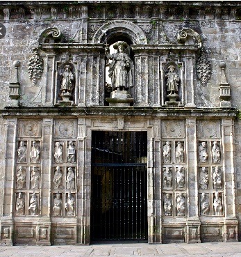 La porte sainte, place de la Quintana