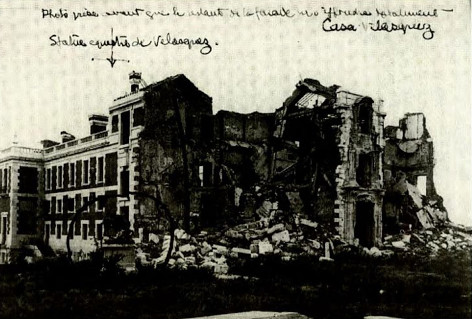 Malgré les destructions de leur maison (ici avant l'effondrement de la façade), les pensionnaires de la Casa Velasquez jouèrent un rôle important dans les relations franco-espagnoles Malgré les destructions de leur maison (ici avant l'effondrement de la façade), les pensionnaires de la Casa Velasquez jouèrent un rôle important dans les relations franco-espagnoles