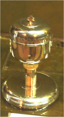 Le ciboire offert par le Maréchal Pétain à la cathédrale de Compostelle Le ciboire offert par le Maréchal Pétain à la cathédrale de Compostelle