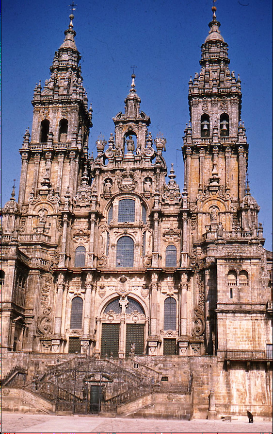 La cathédrale " aux clochers ciselés" La cathédrale " aux clochers ciselés"