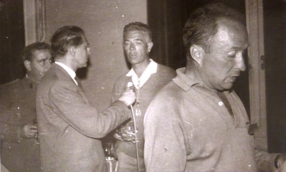 A Jaca, René interviewé par un journaliste espagnol A Jaca, René interviewé par un journaliste espagnol