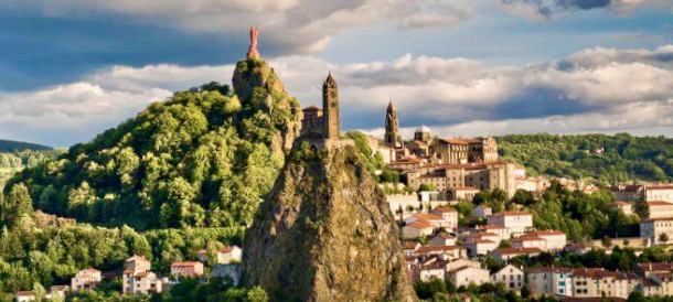 Saint-Michel d'Aiguilhe au premier plan