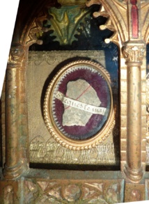 La relique du chef de saint Jacques au centre du reliquaire-cathédrale