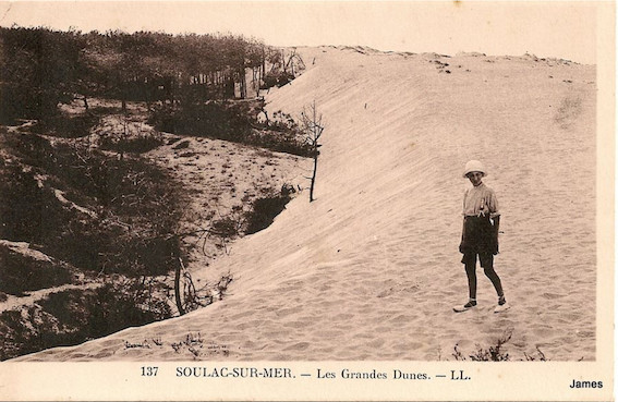 Poussé par le vent, le sable recouvre tout