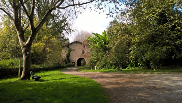L'architecture caractéristique mais largement remaniée de l'hôpital de Sorde L'architecture caractéristique mais largement remaniée de l'hôpital de Sorde