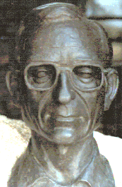 Buste d'Elias Valina. O Cebreiro entre l'auberge et l'église Buste d'Elias Valina. O Cebreiro entre l'auberge et l'église