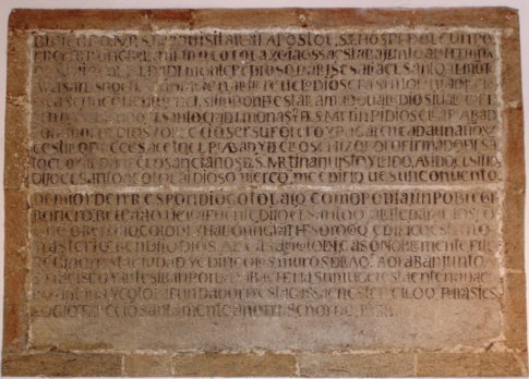 Plaque présentant la légende du pèlerinage de saint François (porterie de l'ancien couvent des franciscains)