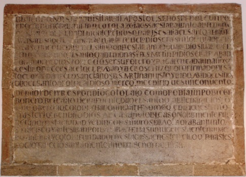 Plaque présentant la légende du pèlerinage de saint François (porterie de l'ancien couvent des franciscains) Plaque présentant la légende du pèlerinage de saint François (porterie de l'ancien couvent des franciscains)