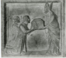 Détail du sépulcre de l'évêque Atto : Mediovillano et Tebaldo apportent le coffre avec la relique de saint Jacques à Atto (Agostino di Giovanni et Giovanni di Agostino da Siena, 1330-1340, cathédrale de Pistoia)