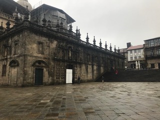 La grand place aux morts (cl. Candice Batellier, 2019)