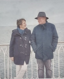 Michelle et Jean, pèlerins médiévaux du XXe siècle Michelle et Jean, pèlerins médiévaux du XXe siècle