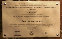 Bien que n'étant pas sur la liste des monuments inscrits, l'église de Perse (Aveyron) a reçu une plaque. Bien que n'étant pas sur la liste des monuments inscrits, l'église de Perse (Aveyron) a reçu une plaque.