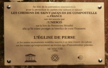 Bien que n'étant pas sur la liste des monuments inscrits, l'église de Perse (Aveyron) a reçu une plaque.