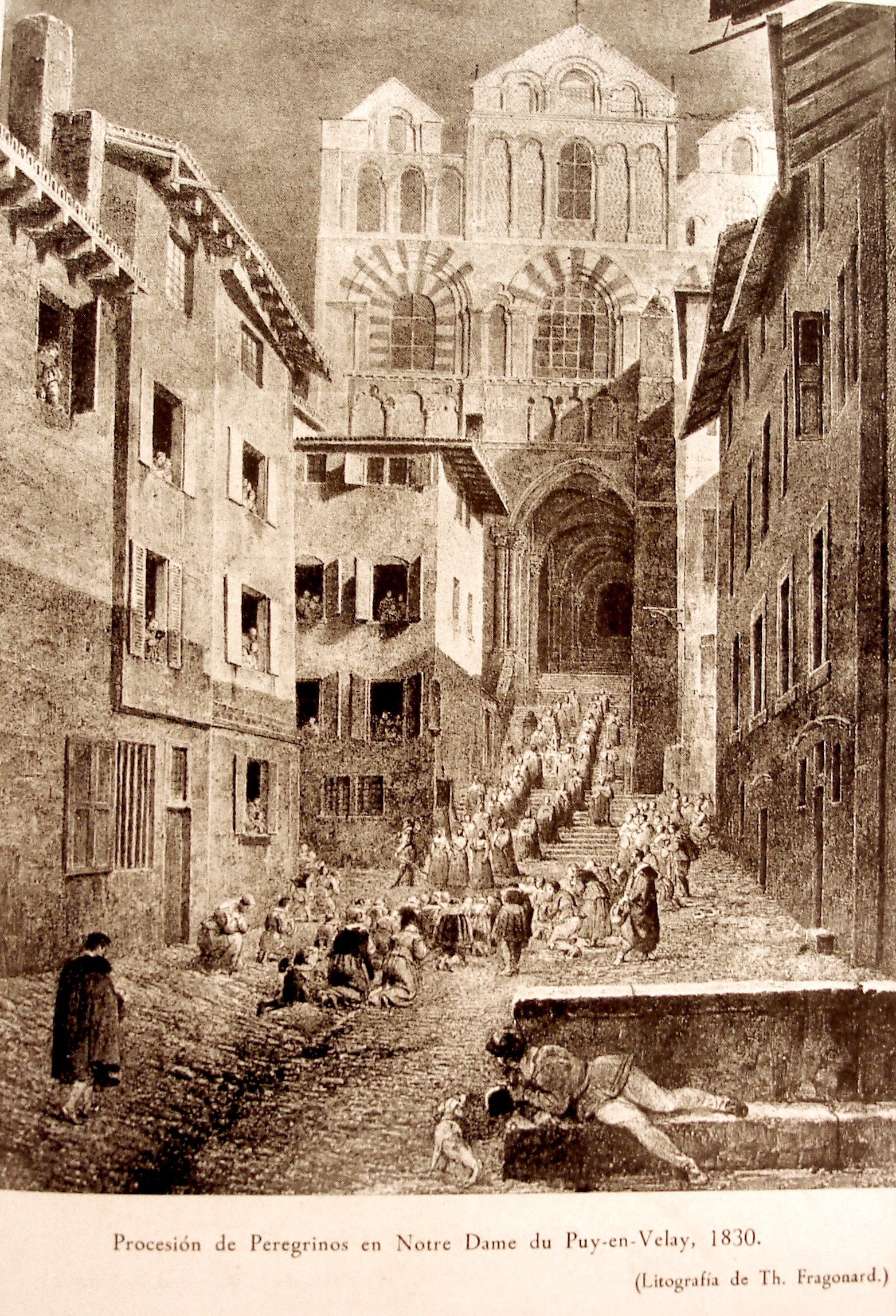 Prrocession sortant de la cathédrale du Puy