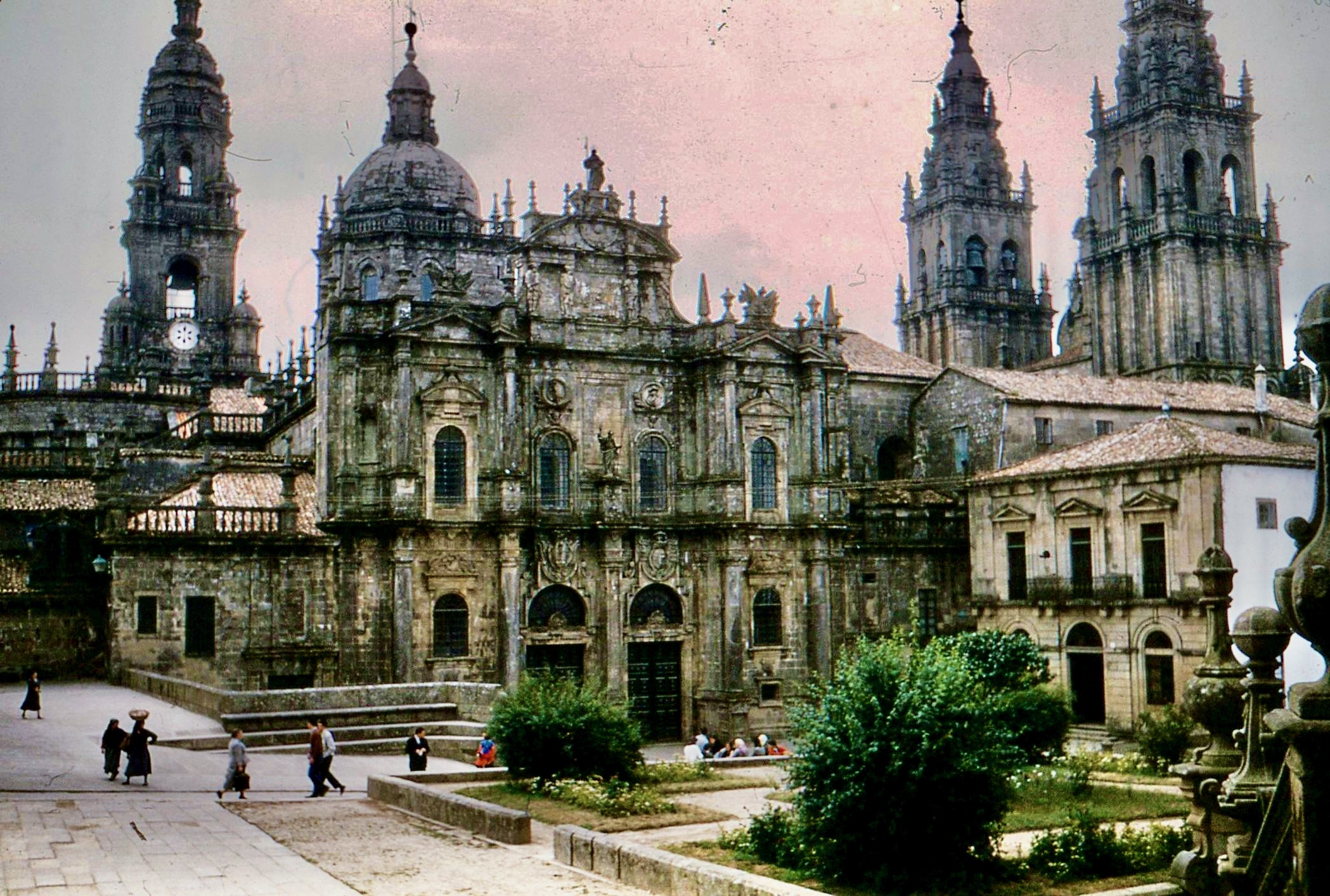 La porte Nord de la cathédrale, place de la Immaculada dans les années 1950