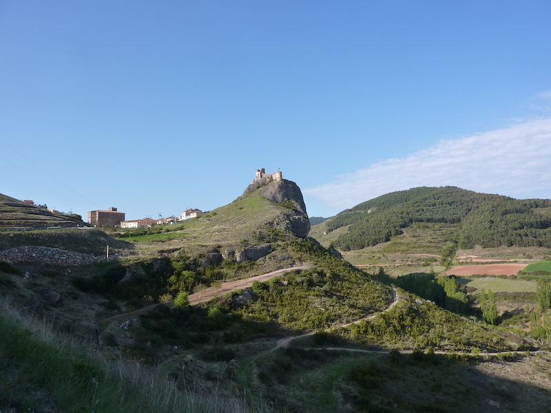 Le village et le chateau de Clavijo