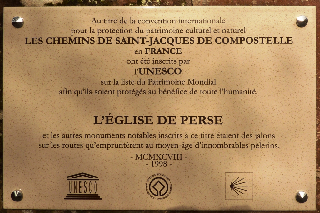 Une des nombreuses plaques annonçant l'inscription des chemins de Saint-Jacques au Patrimoine mondial