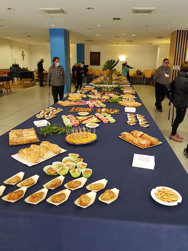 Estella, 26 mars 2022. Buffet du repas fraternel !