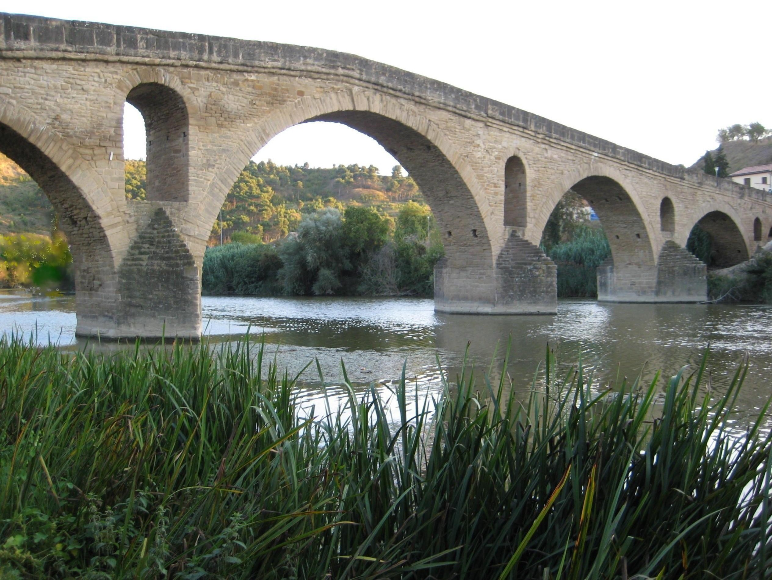 Quelle meilleure image offrir à cette comparaison que ce pont que tous les pèlerins ont franchi sur le Camino ? Quelle meilleure image offrir à cette comparaison que ce pont que tous les pèlerins ont franchi sur le Camino ?