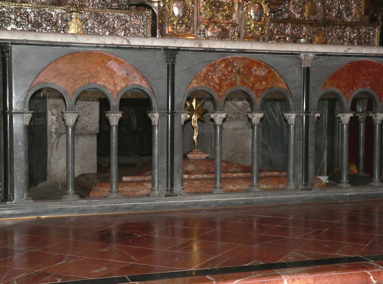 Etat actuel du cénotaphe (cl. Miguel Taïn) Etat actuel du cénotaphe (cl. Miguel Taïn)