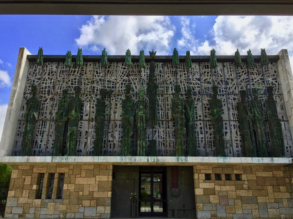 48-Virgen del Camino_Façade statues de la Vierge et des apôtres 48-Virgen del Camino_Façade statues de la Vierge et des apôtres