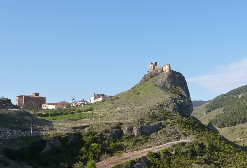 Clavijo vue générale, le village et le château